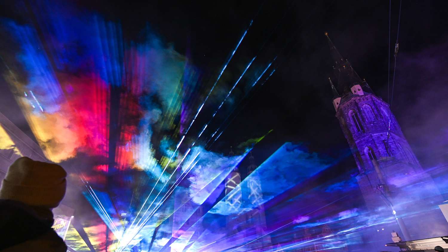 Lichtershow während des Halleschen Lichterfests