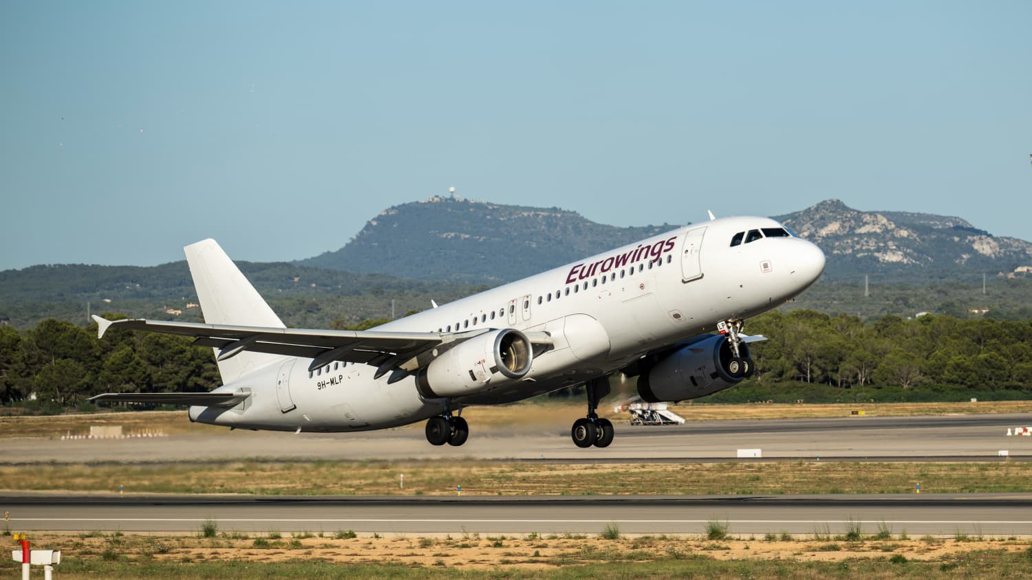 Ein Eurowingsflugzeug am Flughafen von Mallorca
