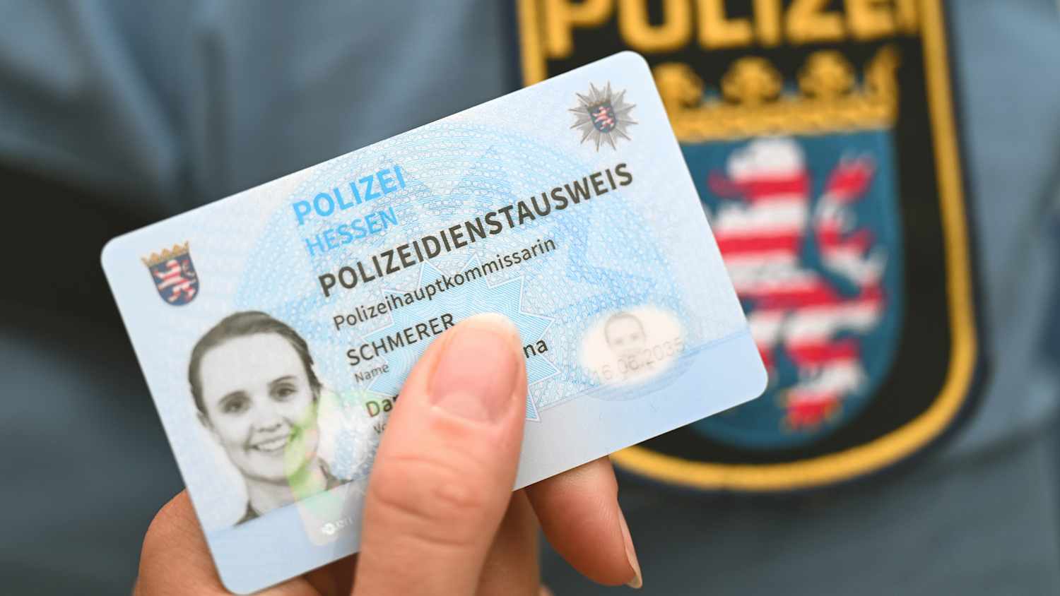 Dienstausweis einer Hessischen Polizistin