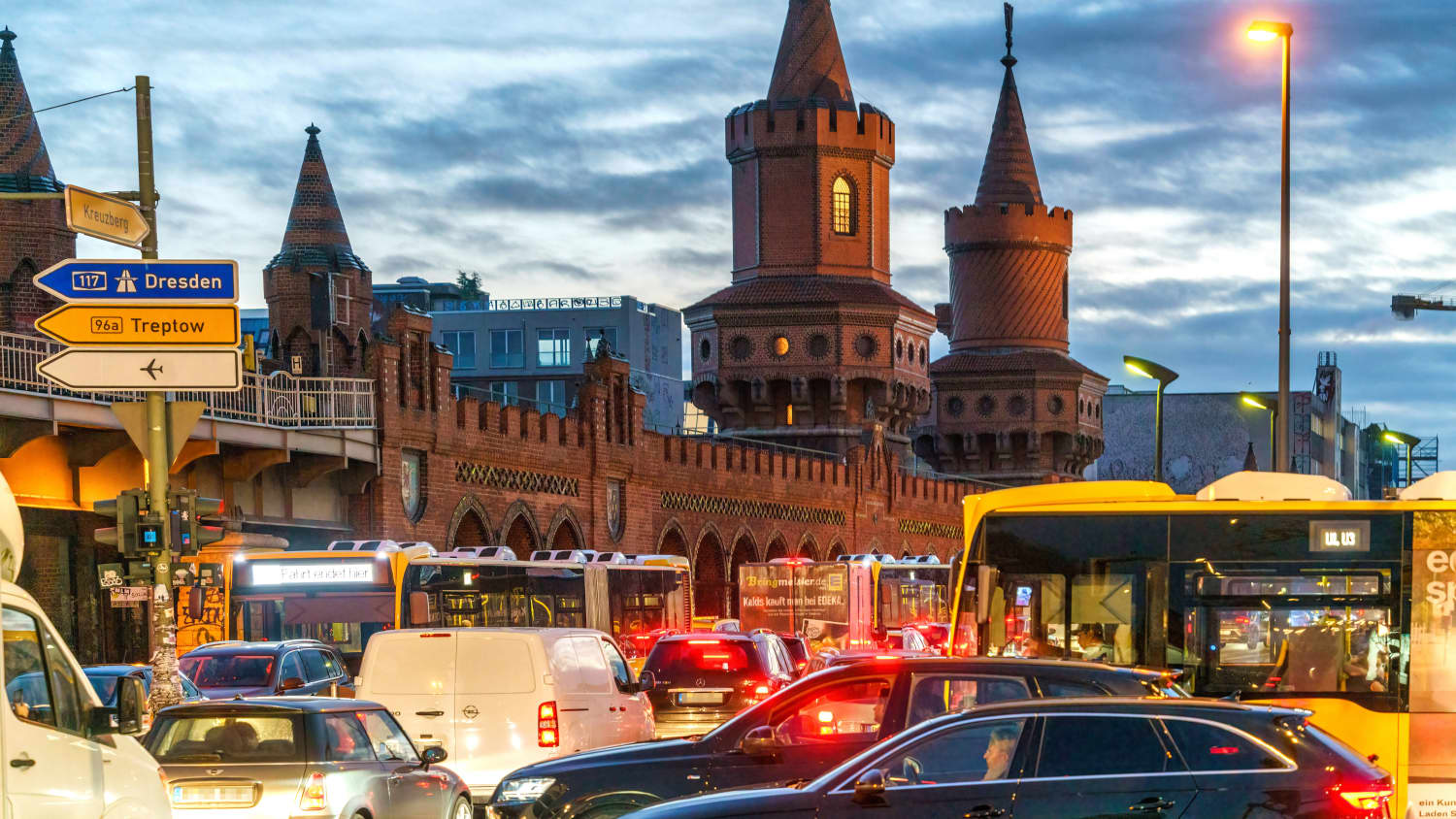 Stau an der Oberbaumbrücke in Berlin