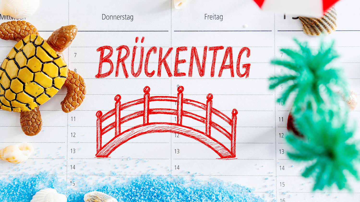 Ein Kalender zeigt die Aufschrift "Brückentage"