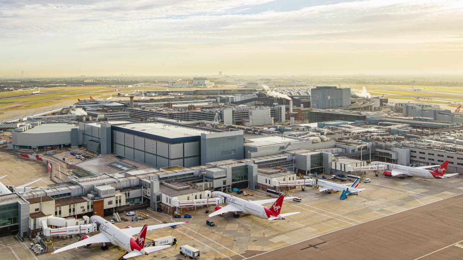 Der Londoner Flughafen Heathrow von oben fotografiert