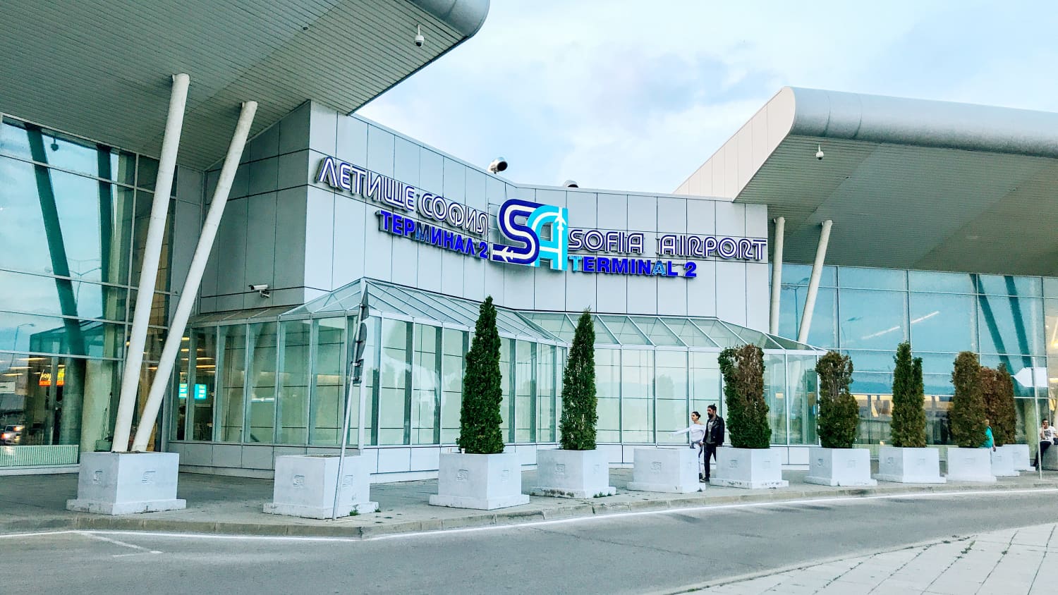 Das Terminal von aussen des Flughafens in Sofia/Bulgarien