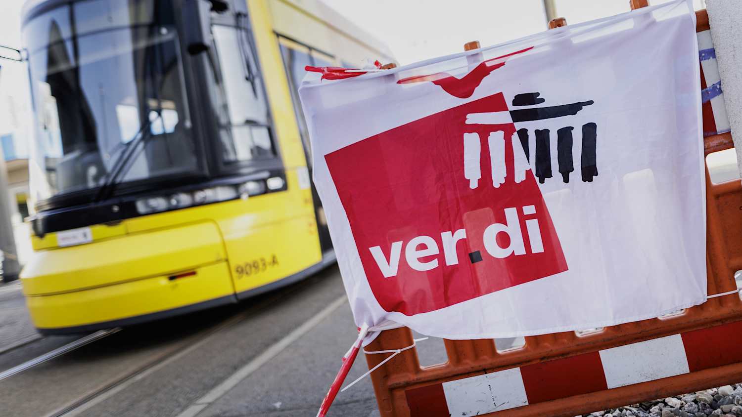 Trams der Berliner Verkehrsbetriebe BVG stehen auf dem Betriebsbahnhof Lichtenberg in Berlin