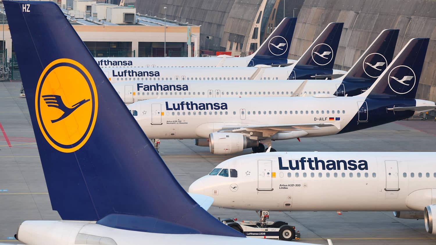 Flugzeuge der Fluggesellschaft Lufthansa bleiben während eines Streiks auf dem Boden