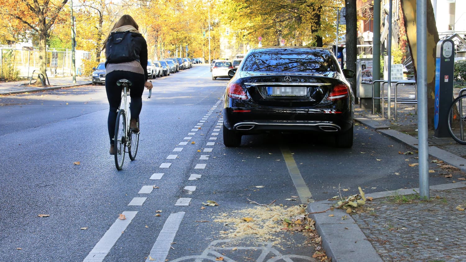 Antwort Wann darf man am Seitenrand Parken? Weitere Antworten Wann darf ich am Fahrbahnrand