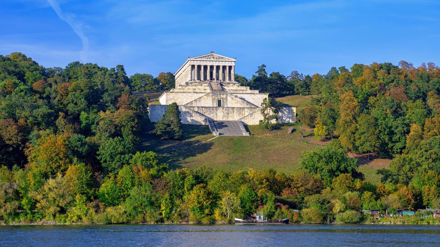 Blick auf die Walhalla an der Donau bei Donaustauf