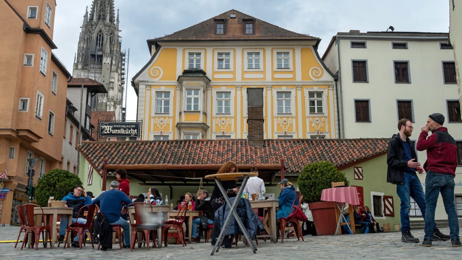 Außenansicht des Restaurants Wurstkuchl in Regensburg