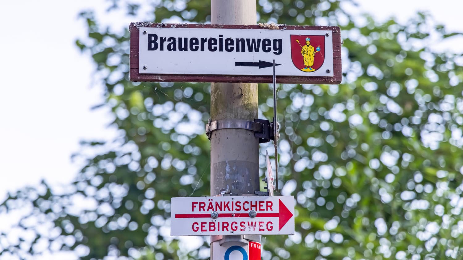 Schild des Brauerreiwegs in Ebermannstadt in der Nähe von Bamberg