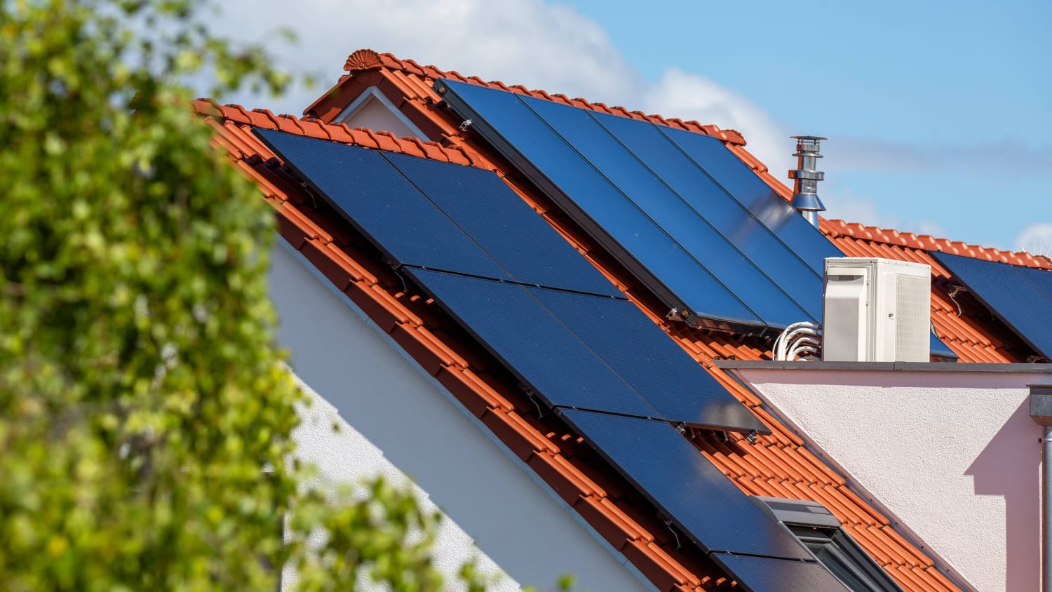 Solarpanele auf einem Dach