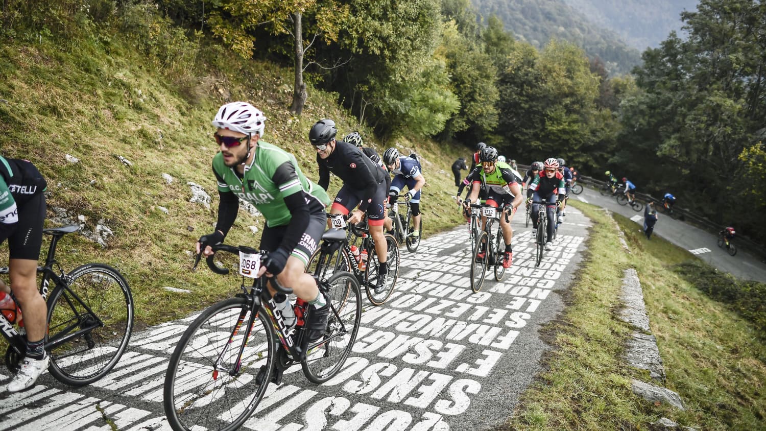 Fahrradrennen auf der steilen Muro die Sormano in der Lombardei