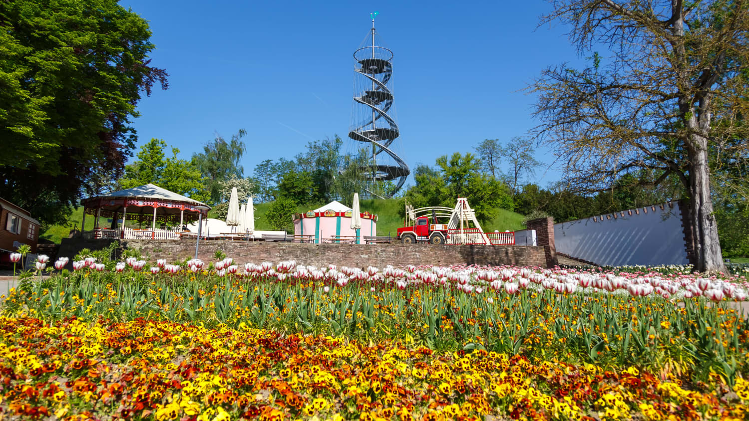 Der Höhenpark in Stuttgart im Frühjahr