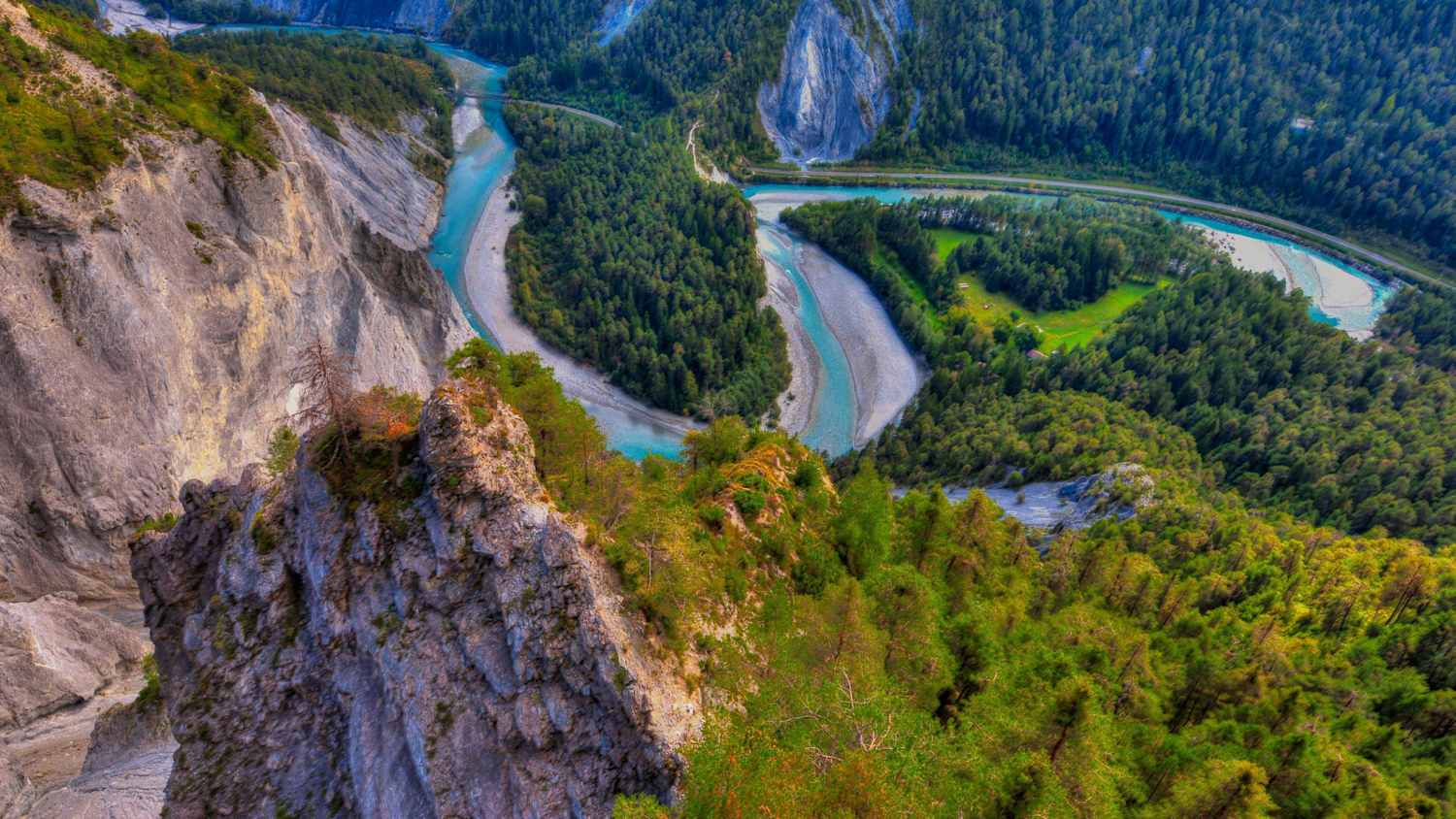 Die Rheinschlucht bei Flims in der Schweiz von oben