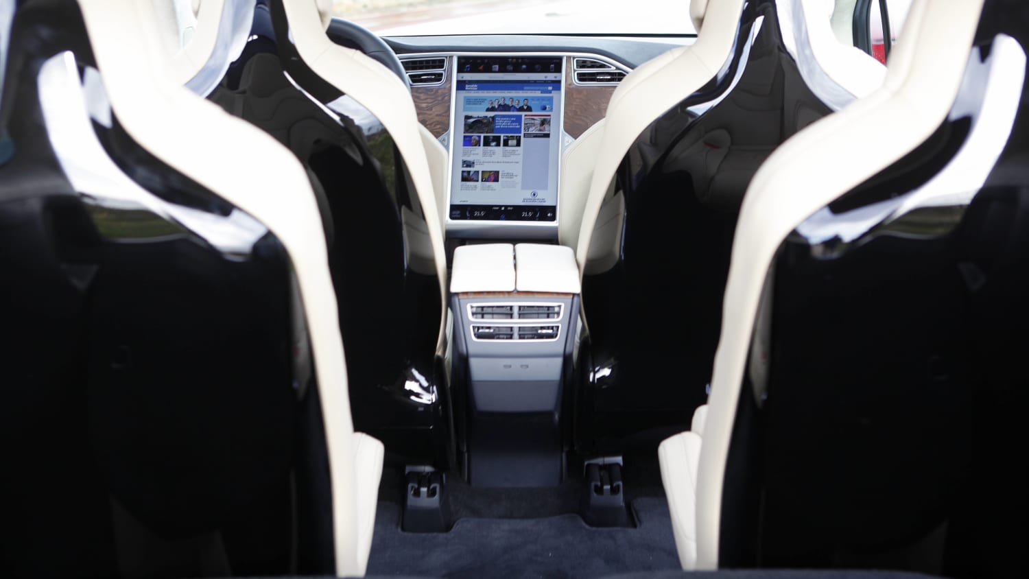 Der Innenraum des Elektroautos Tesla Model X