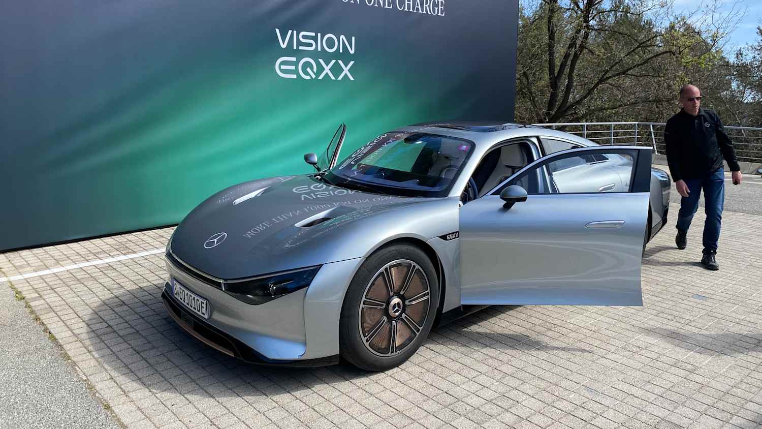 Ein stehender Mercedes EQXX
