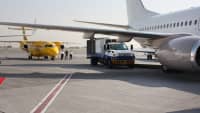 Ein ADAC Ambulanzflugzeug auf dem Flughafen Dubai
