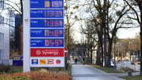 Benzin und Autogaspreise an einer Tankstelle