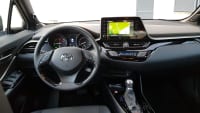 Blick auf das Cockpit des Toyota C-HR