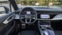 Blick auf das Cockpit vom Audi Q7