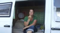 Impression von einer nachdenklichen Susanne Flachmanns Reisen in ihrem Wohnmobil