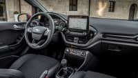 Cockpit des Ford Fiesta Titanium Ruby Red