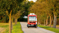 Ein autonomer bus fährt in Bad Birnbach auf der Strasse