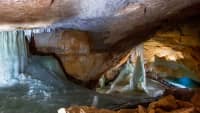 Eine Innenaufnahme der Dachsteinhöhle in Österreich