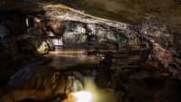 Eine Innenaufnahme der St.-Beatus-Höhle in der Schweiz