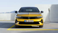 Ein Opel Astra von vorne fotografiert