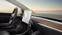 Cockpit eines Tesla Model 3