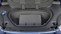Kofferraum des neuen blauen Volvo XC40 Recharge