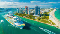 Kreuzfahrtschiff MS Symphony of the Seas vor Miami