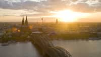 Überblick über Köln mit Köner Dom und Hohenzollern BRücke