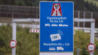Schild Vignettenpflicht auf Autobahn in Österreich