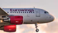 Ein Flugzeug von Eurowings beim Start