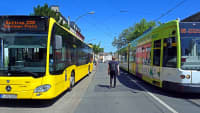 Öffentlicher Nahverker mit Bus und Tram in Essen