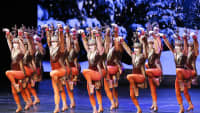 Die Rockettes als Rentiere in der Show Christmas Spectacular