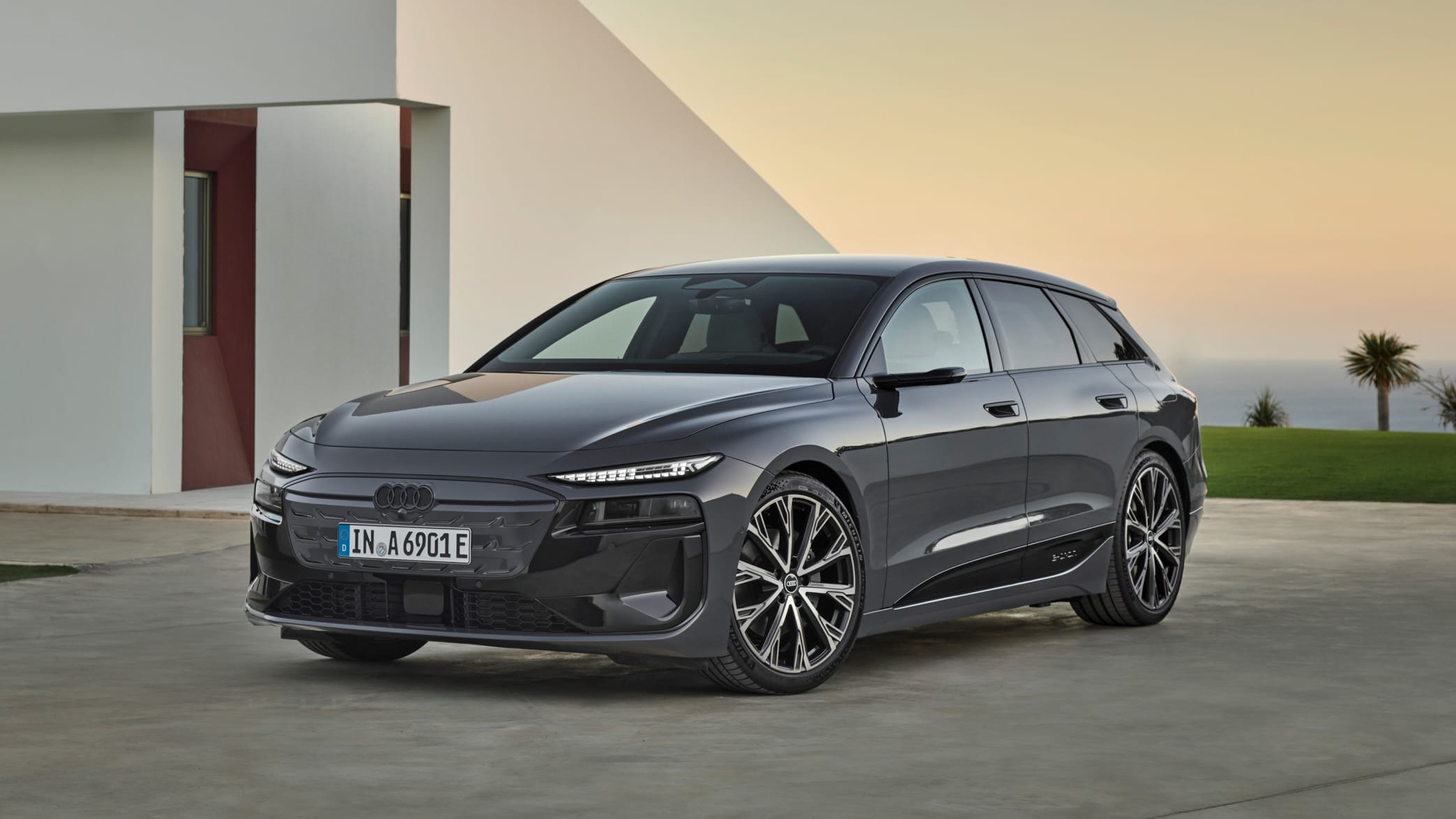 [Bild: audi-a6-e-tron-stehend-2407_j5ubht]