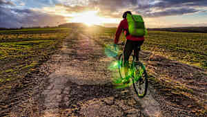Radfahrer Matthes Heise auf seinem täglichen Arbeitsweg bei Rheinbach in der Voreifel