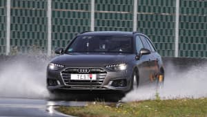 Ein Audi beim ADAC Sommerreifen Test 2021
