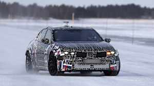 Frontansicht eines fahrenden BMW M3