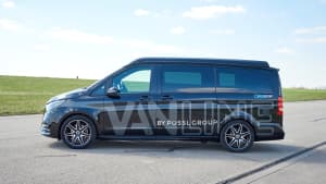 Seitenansicht eines stehenden Pössl Campstar