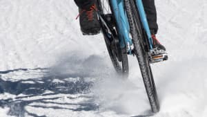 Fahrrad-Winterreifen werden bei Schnee getestet