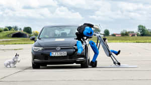 Bremsassistent eines Autos im Test