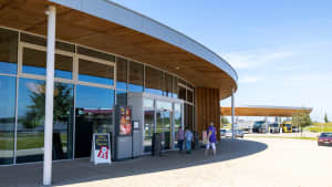 Der Eingang zuum Restaurant an der Raststätte Fürholzen West