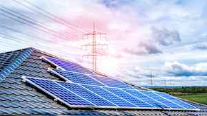 Solaranlage auf dem Dach eines Hauses