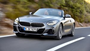 das BMW Z4 Model von 2018 von der Seite in Fahrt