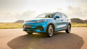 BYD Atto 3 fahrend