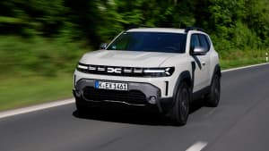 Frontale Aufnahme des Dacia Duster Hybrid