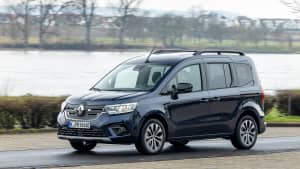 Renault Kangoo ETech Electric während dem Fahren